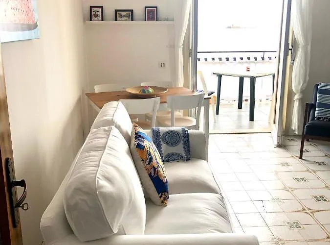 Vacanzenaxos - Casa Frontemare Giardini Naxos
