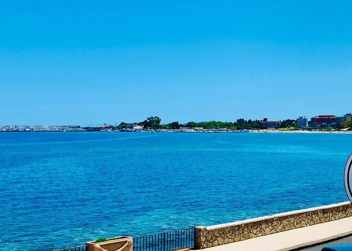 Vacanzenaxos - Casa Frontemare Apartment *